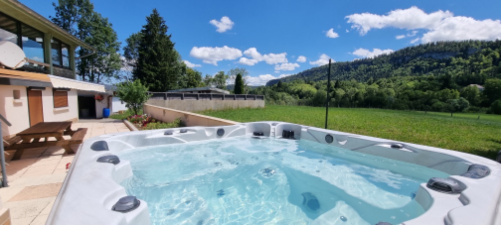 Aire camping-car  Viry (39360) - Photo 3